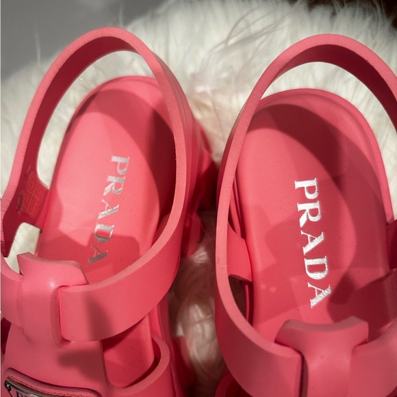 Authentic Prada Rubber Logo Chunky-Sole
Fisherman Sandals Begonia - Picture 2 of 4